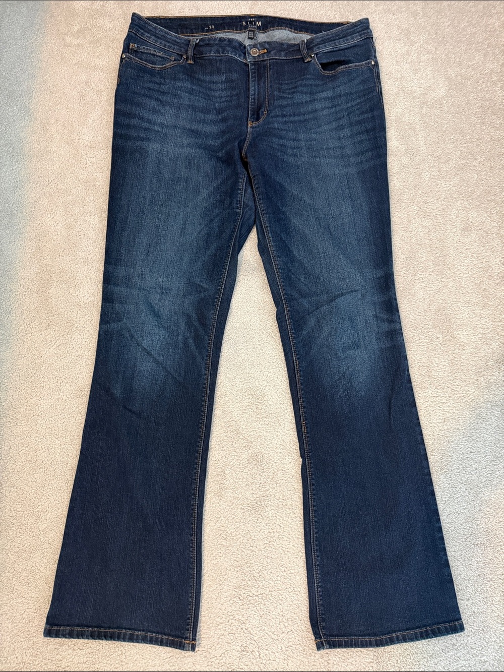 WHBM 14 slim boot cut jeans 👖